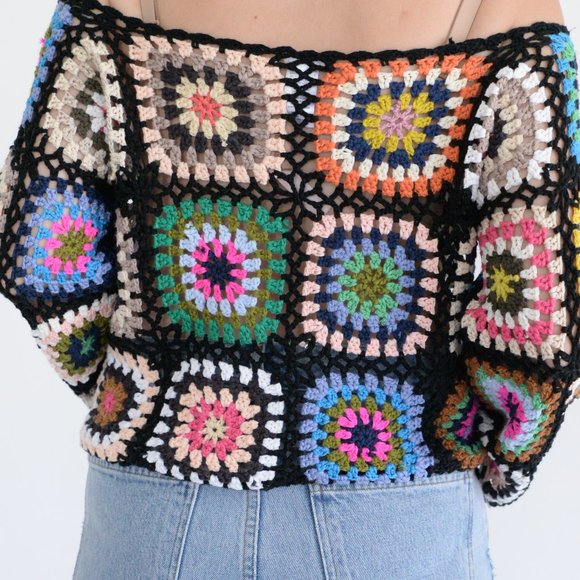 En Creme Flower Crochet Crop Long Sleeve Top - Picture 3 of 10